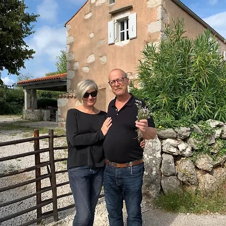 Lovrini Dvori Apartman Brusici