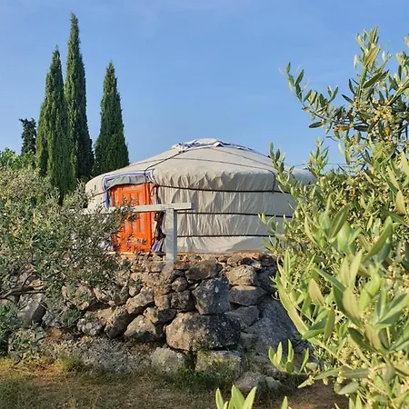 Apartman Lovrini Dvori *