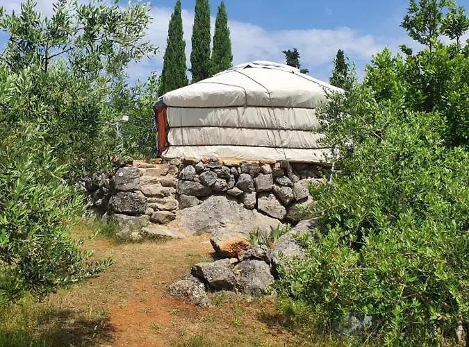 Lovrini Dvori Apartmán *
